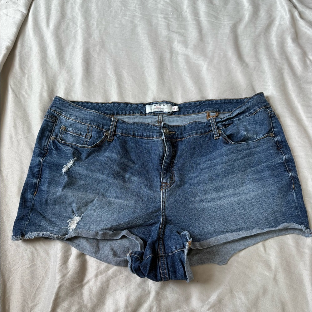 Torrid Distressed Denim Shorts Size 26 Plus 2” Inseam Medium Wash